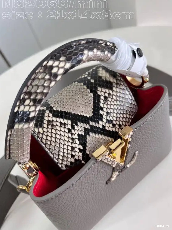 Cheap VUITTON LOUIS CAPUCINES MINI-21*14*8CM 0529